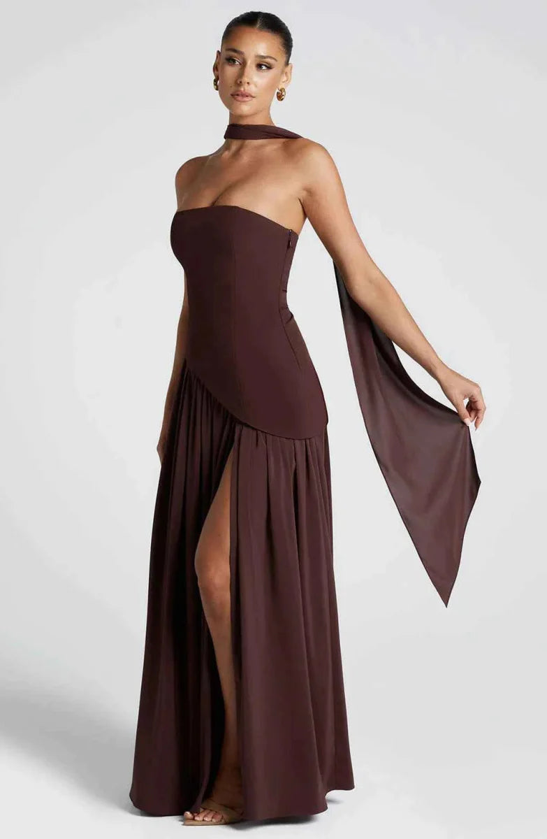 Long women's dress with leg slit and gathered fabric