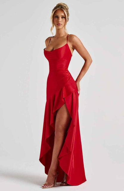 Maxi dress with ruffles and a feminine style