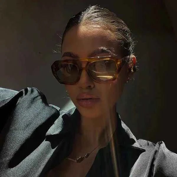 Mila - Trendy Oversized Sunglasses with Square Frame and Gradient Lenses