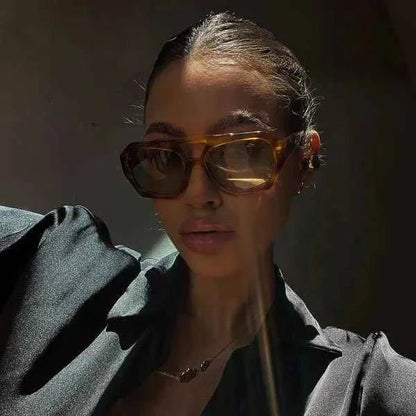 Mila - Trendy Oversized Sunglasses with Square Frame and Gradient Lenses