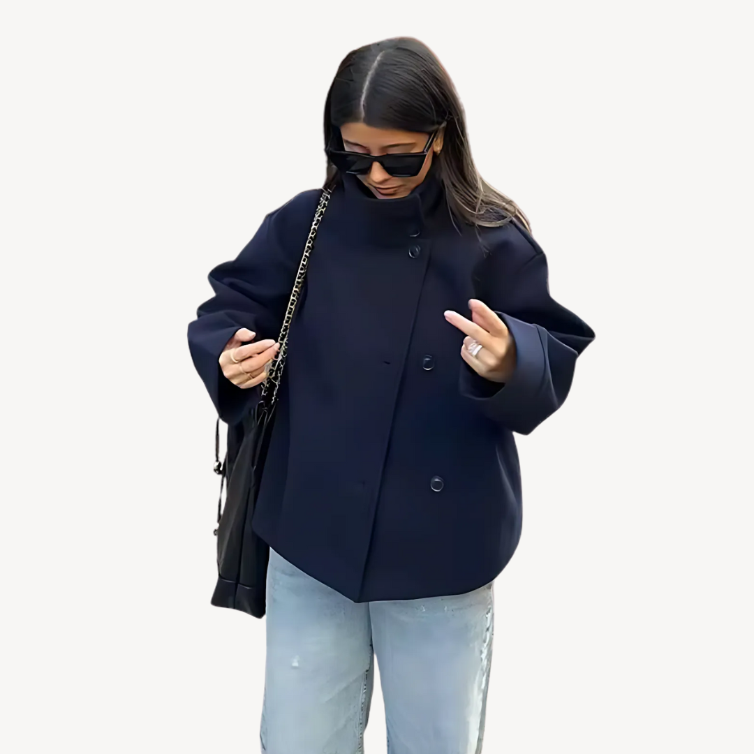 Stylish women's coat with buttons