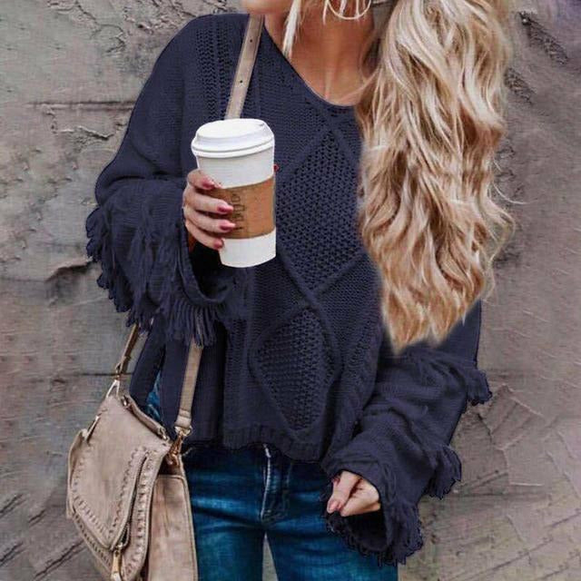 Loose-fitting women's sweaters with fringes