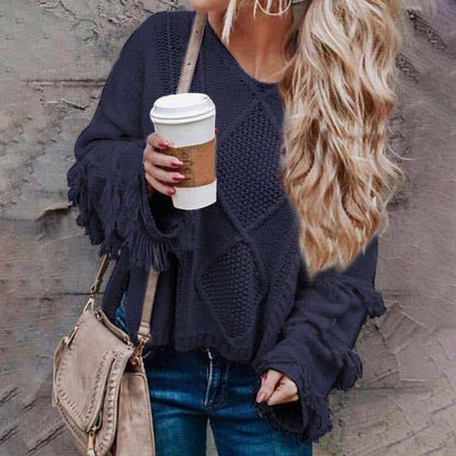 Loose-fitting women's sweaters with fringes