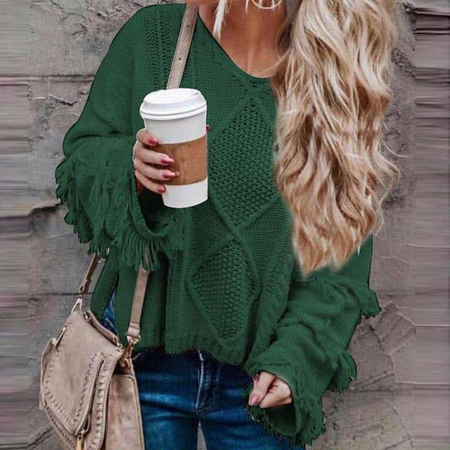 Loose-fitting women's sweaters with fringes
