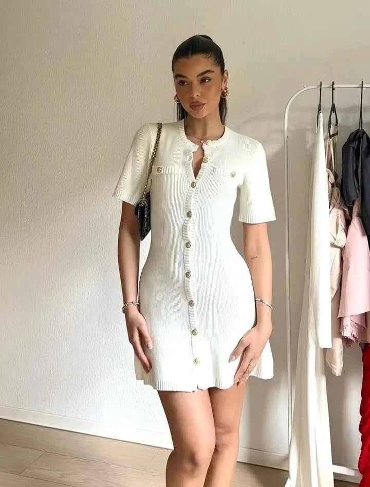 Kleines Ripp-Mini-Kleid Mit Knöpfen - IdealeKleiden