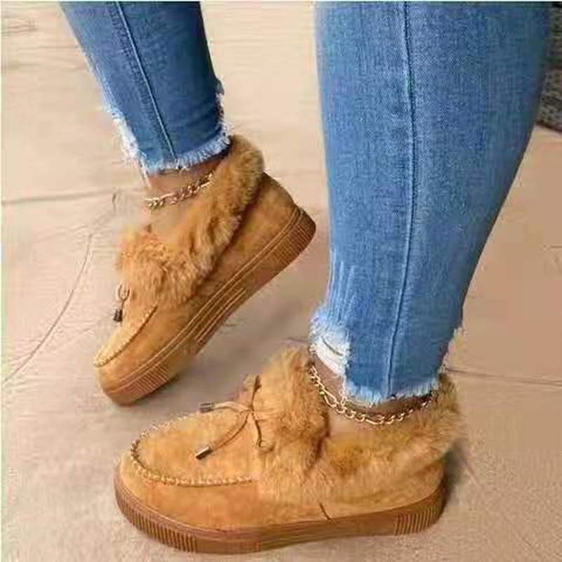 Elegant winter boots with fur lining