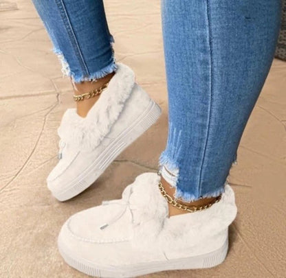 Elegant winter boots with fur lining