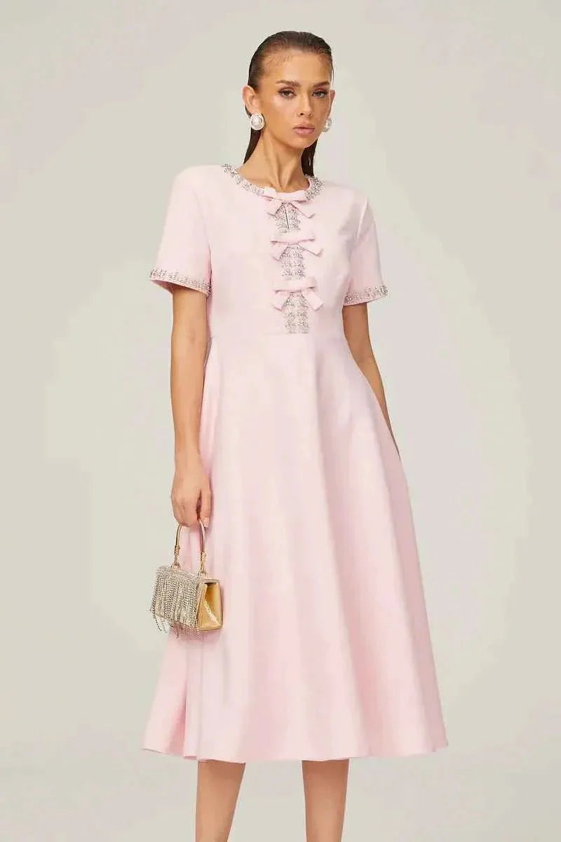 Vivienne - Midi-Kleid mit Glitzersteinen & Rüschenbesatz - IdealeKleiden